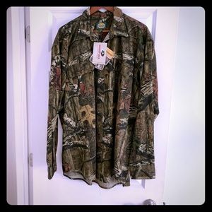 Cabela’s Mossy Oak men’s camouflage long sleeve